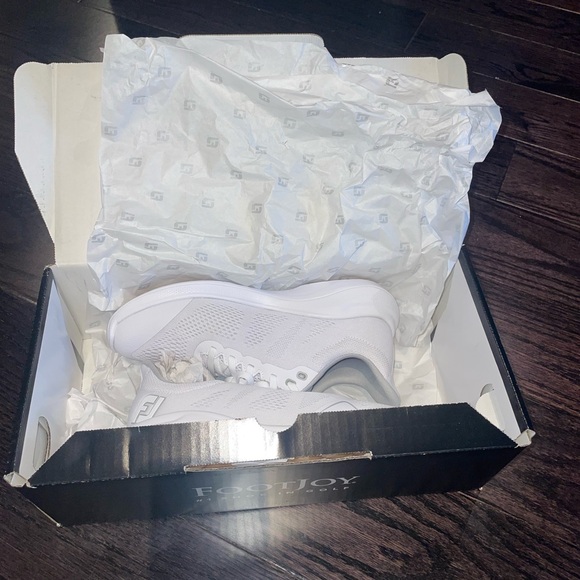 New FootJoy Women’s White Golf Shoes - Picture 2 of 4